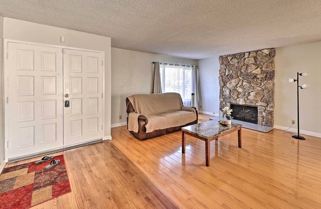 Anaheim Home w/ Sunny Patio: 3 Mi to Disney!