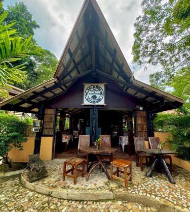Ann and Mike Guest House, Bar & Restaurant