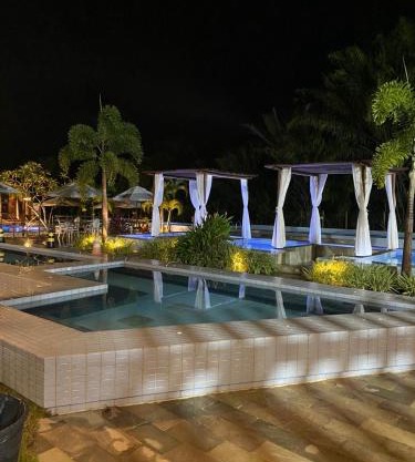 Apê com resort