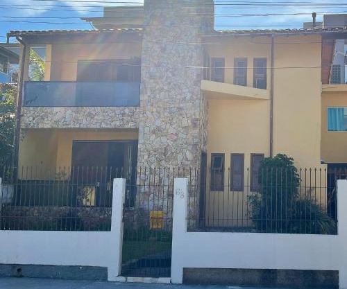 Apartamento a 30m da Praia da Vila Apartamento dos fundos