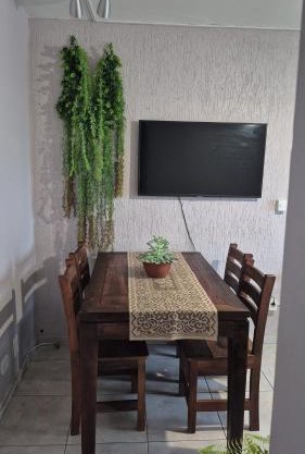 Apartamento com Varanda Ampla, Garagem rotativa, a poucos metro da Praia