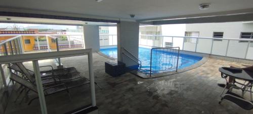 Apartamento com Varanda Gourmet e Wi-Fi Rápido - Renove as Energinas Vila Caiçara Praia Grande