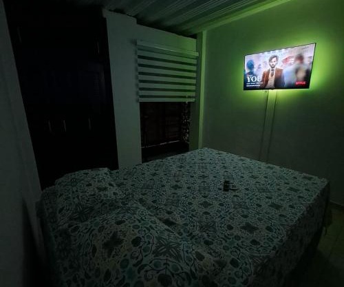 Apartamento Con Entrada independiente, 2 Habitaciones y 1 Baño
