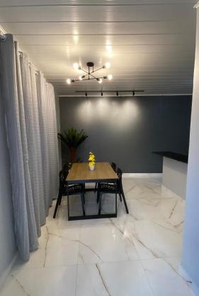 Apartamento-Condomínio Wanderley