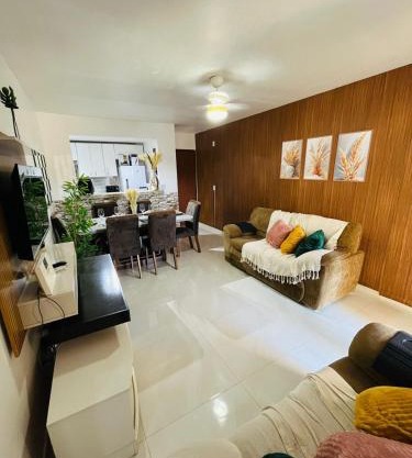 Apartamento luxuoso em condomínio com clube