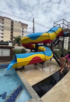 Apartamento no Centro - Família - Piscinas Quentes - Wi-Fi - em frente ao Lê Jardin