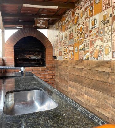 Apartamento Praia do Morro com Churrasqueira, Cozinha Gourmet e Wifi