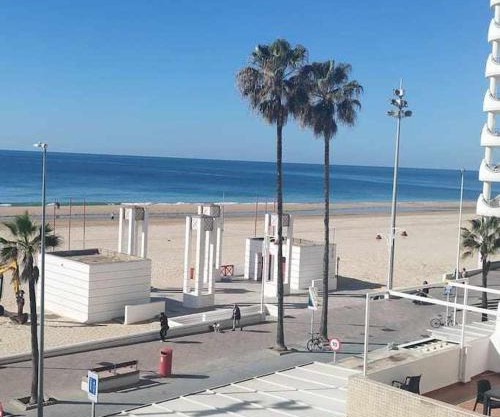 Apartamento reformado con vistas al mar