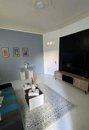 Apartamento térreo com ampla varanda