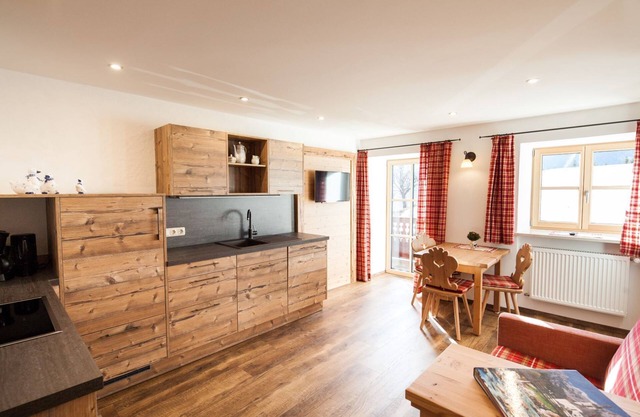 Apartment no. 4, 1-2 pers., 32 sqm, balcony, W-LAN, living room and bedroom, west