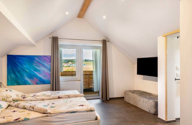 Apartment 'Fernsicht' with Shared Garden, Balcony and Wi-Fi