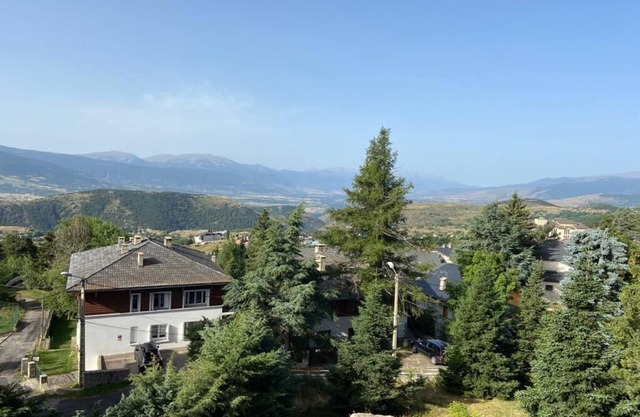 Apartment in residence with superb view and parking