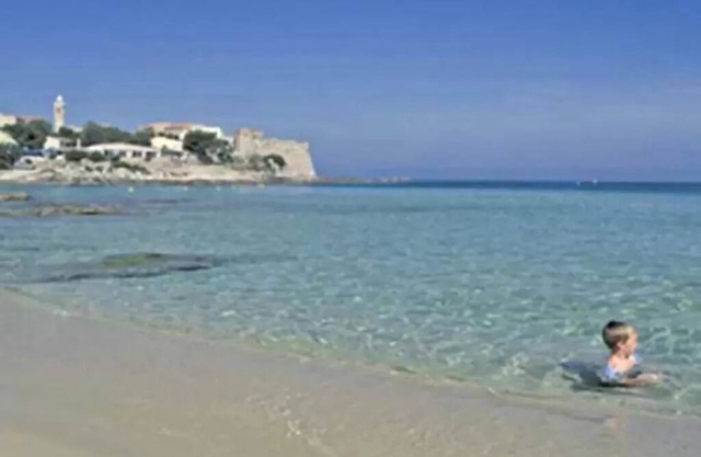 APARTMENT 300M FROM THE BEACH (ON FOOT)