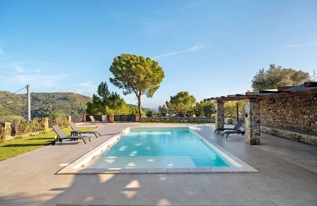 Apartment 'Appartamento Ulivo Vista Piscina' with Sea View, Wi-Fi and Air Conditioning