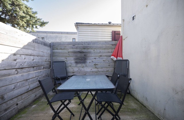 Apartment 'Appartement Avec Terrasse' with Private Terrace and Wi-Fi