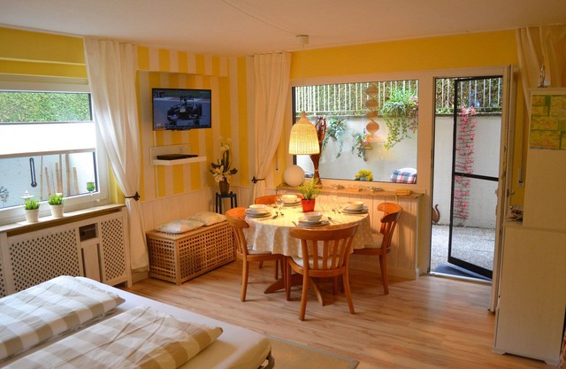 Apartment at Hegne Monastery, WLAN, terrace, lake 800 m, Constance 8 km