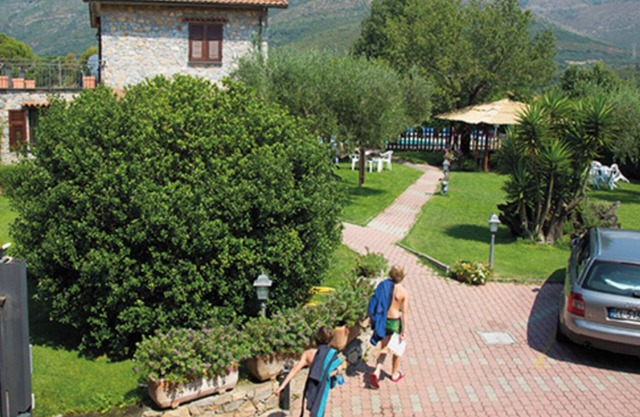 Apartment 'Azalea' with Shared Pool, Shared Garden and Wi-Fi