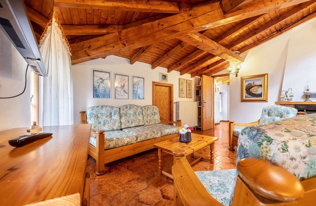 Apartment 'Casa Adele Tremosine' with Lake View, Private Terrace and Wi-Fi