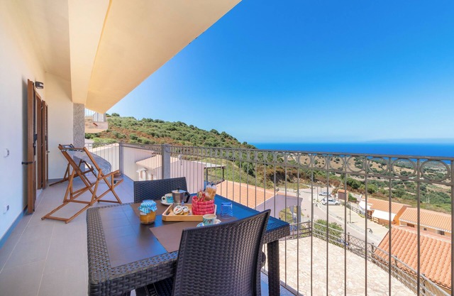 Apartment Carolina House Near the Beach with Sea View, A/C, Wi-Fi, Terrace & Balcony