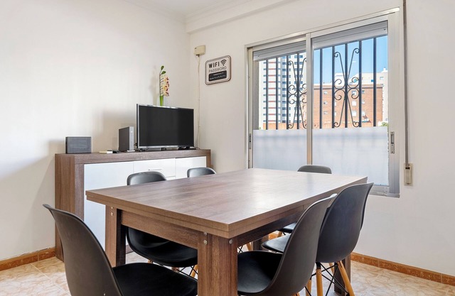 Apartment 'Central Modern 2bdr' with Shared Terrace, Wi-Fi and Air Conditioning