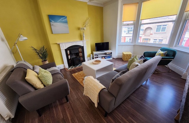 APARTMENT: CLOSE TO LLANDUDNO SEA FRONT