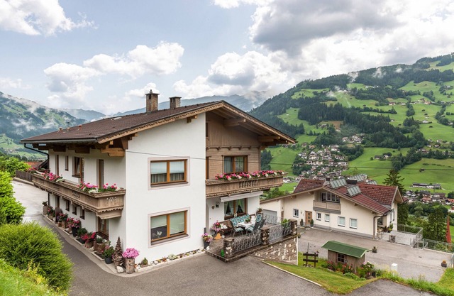 Apartment 'Dornauer' with Mountain View, Balcony & Wi-Fi