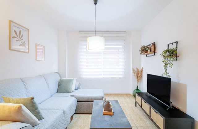 Apartment 'En El Corazón Alicantino' with Balcony and Wi-Fi