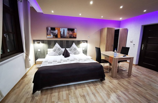 Apartment-Ensuite with Shower-Doppelzimmer