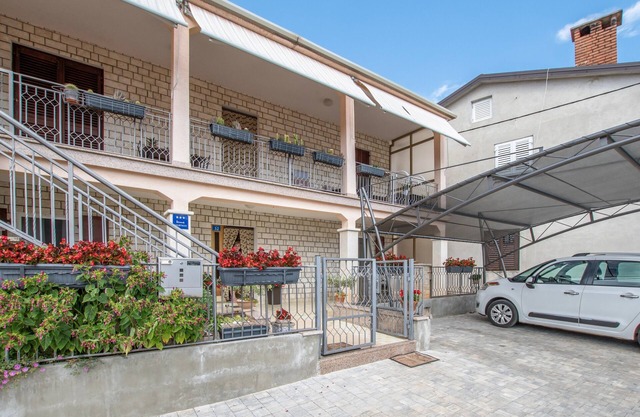 Apartment Erin - One Bedroom Apartment with Terrace