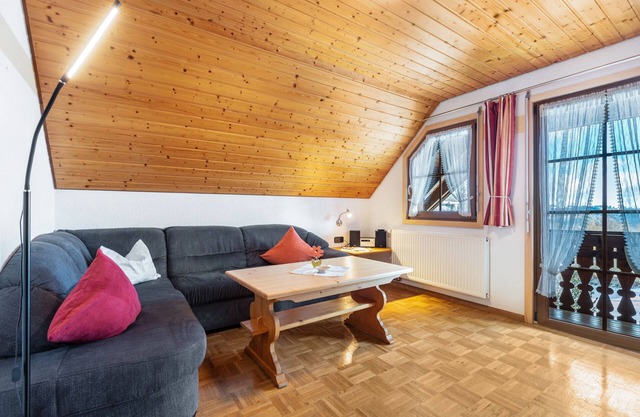 Apartment 'Ferienwohnung Fürbüüni' with Shared Garden, Balcony and Wi-Fi
