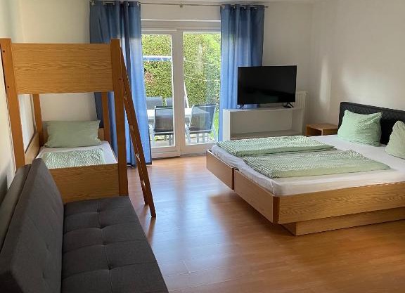 Apartment FIVE - EP Ticket Garantie