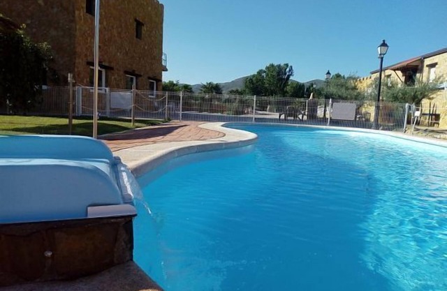 Apartment for 4 people in a rural complex with pool and garden
