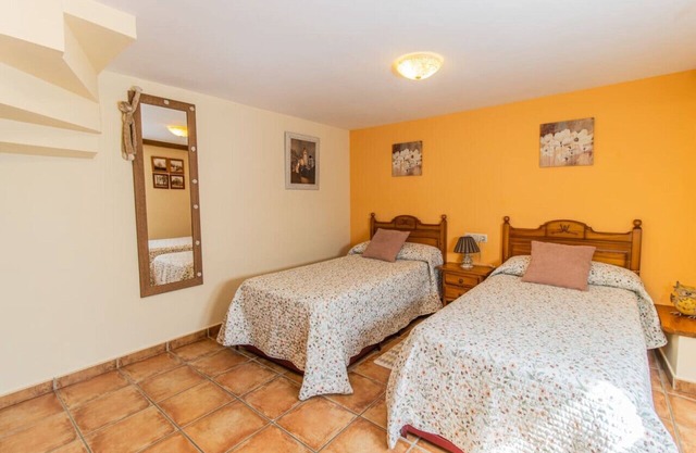 Apartment for Couples in the Pyrenees - Garden & Parking