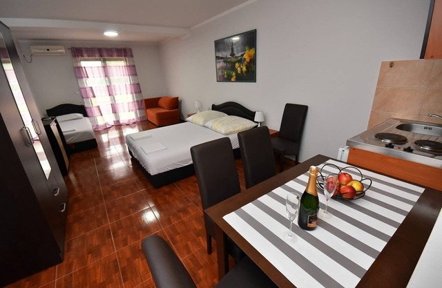 Apartment for families with sea view in Herceg Novi