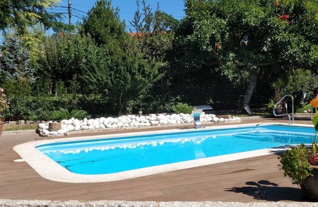 Apartment in a house with garden, pool and barbecue, 10 minutes from Pontevedra