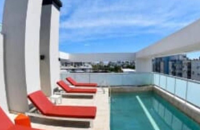 Apartment in an upscale tower with amenities