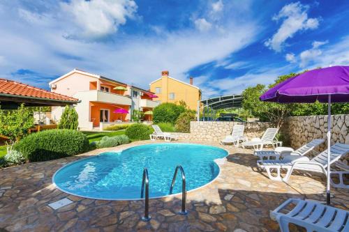 Apartment in Nin with Pool near the Beach