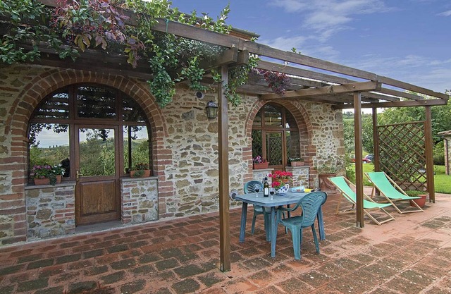 Apartment in Torrita, ground floor, terrace with view, swimming pool, 4 people