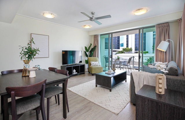 Apartment in the City with Pool and BBQ