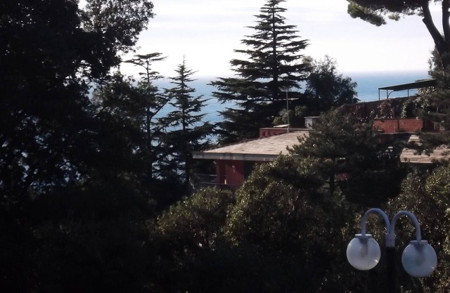 Apartment in the countryside, large terrace overlooking the sea, quiet, close to golf.