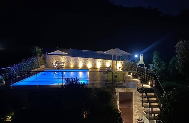 Apartment just steps away from the sea with pool and whirlpool