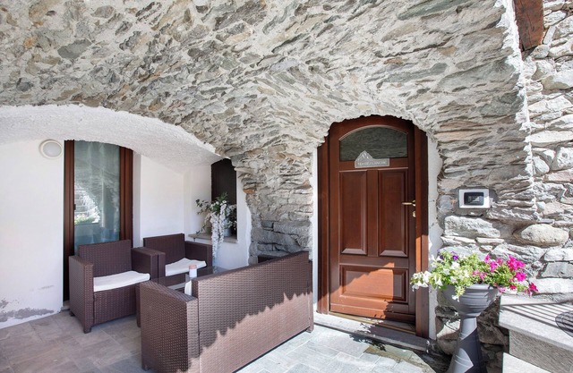 Apartment 'Maison Bebe Terre Blanche' with Mountain View, Private Terrace and Wi-Fi