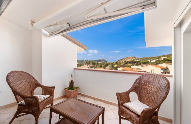 Apartment 'Mayor's House' with Mountain View, Private Terrace and Air Conditioning