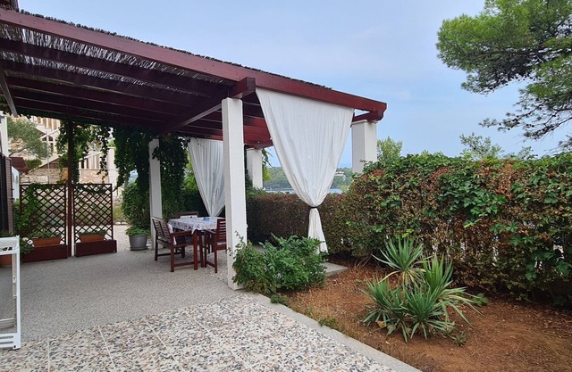 Apartment Nikola (33991-A1) - Jelsa - island Hvar