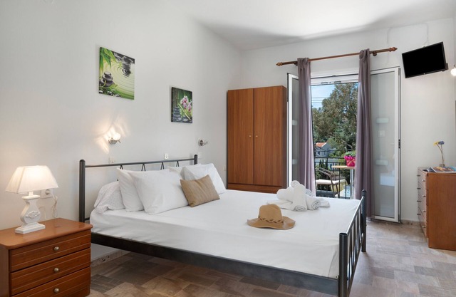 Apartment 'No 12' with Shared Pool, Wi-Fi and Air Conditioning