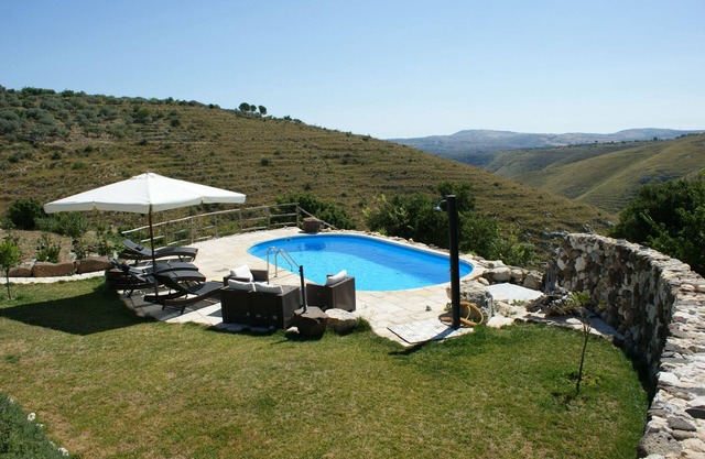 Apartment No. 3 in the country house in the middle of the olive grove