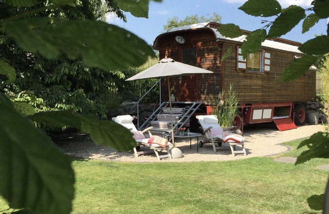 Apartment 'Romantikurlaub Im Zirkuswagen' with Private Garden and Wi-Fi