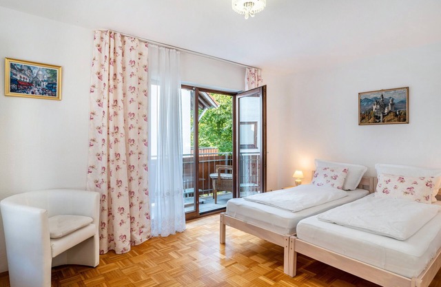 Apartment 'Rosa 5' with Balcony and Wi-Fi