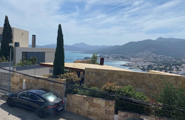 Apartment SEA VIEW, LLANCA 🇪🇸4 pers Hill top Appartment beautiful Sea View