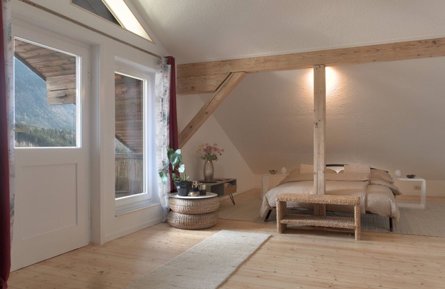 Apartment - Sleeps 3 - Balcony - Garden